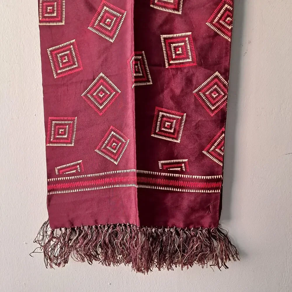 Mens Burgundy & Tan Geometric Rectangular Neck Scarf wFringes - Size 11